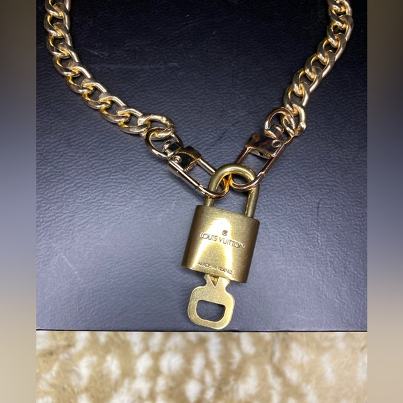Louis Vuitton #309 Lock & Key on Unbranded Gold Chain Bracelet - Picture 3 of 7